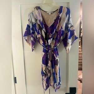 Great condition- DVF Diane Von FURTENBERG  silk kimino-style dress SZ 0